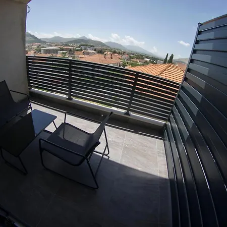 Hiperion Apartman 3 *